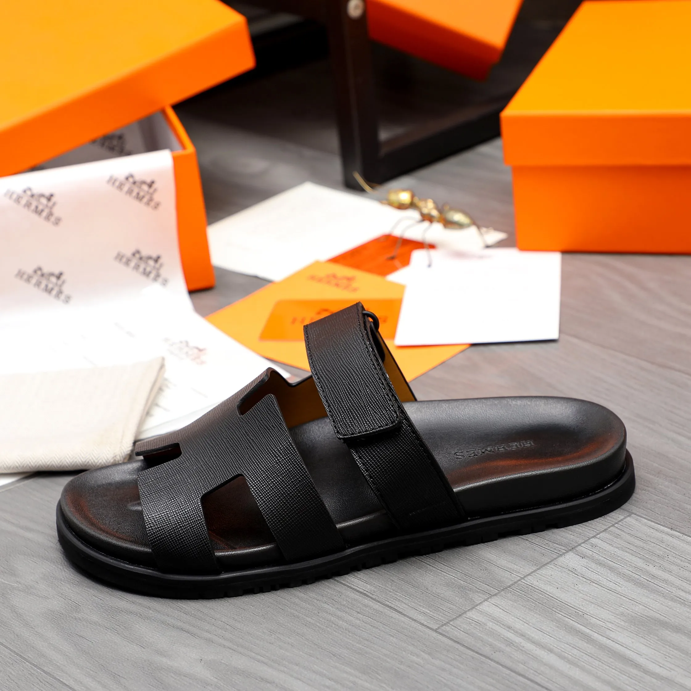 Men's shoes 💰340 Product trademark: Hermes "Hermes" Couple's slippers Regular size: 36-46 Product material: Selected vertical grain cowhide upper, microfiber lining, original outsole